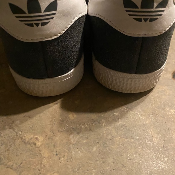 Adidas used condition size 4 - Picture 4 of 5